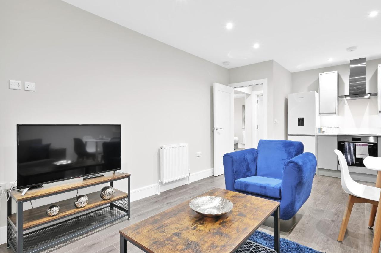 Crown Place 2 & 3 Bedroom Luxury Apts With Parking In Shepperton By 360Stays Bagian luar foto