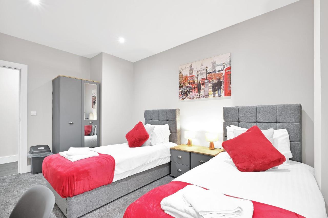 Crown Place 2 & 3 Bedroom Luxury Apts With Parking In Shepperton By 360Stays Bagian luar foto