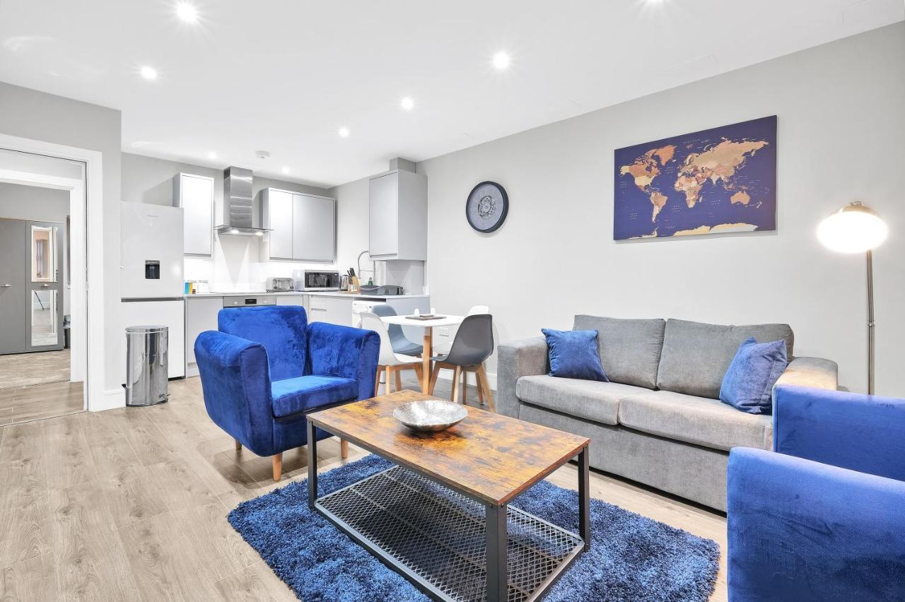 Crown Place 2 & 3 Bedroom Luxury Apts With Parking In Shepperton By 360Stays Bagian luar foto