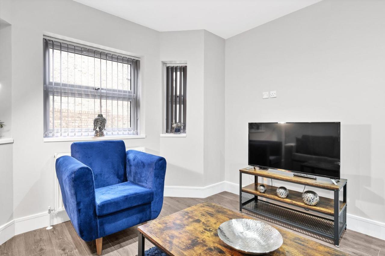 Crown Place 2 & 3 Bedroom Luxury Apts With Parking In Shepperton By 360Stays Bagian luar foto