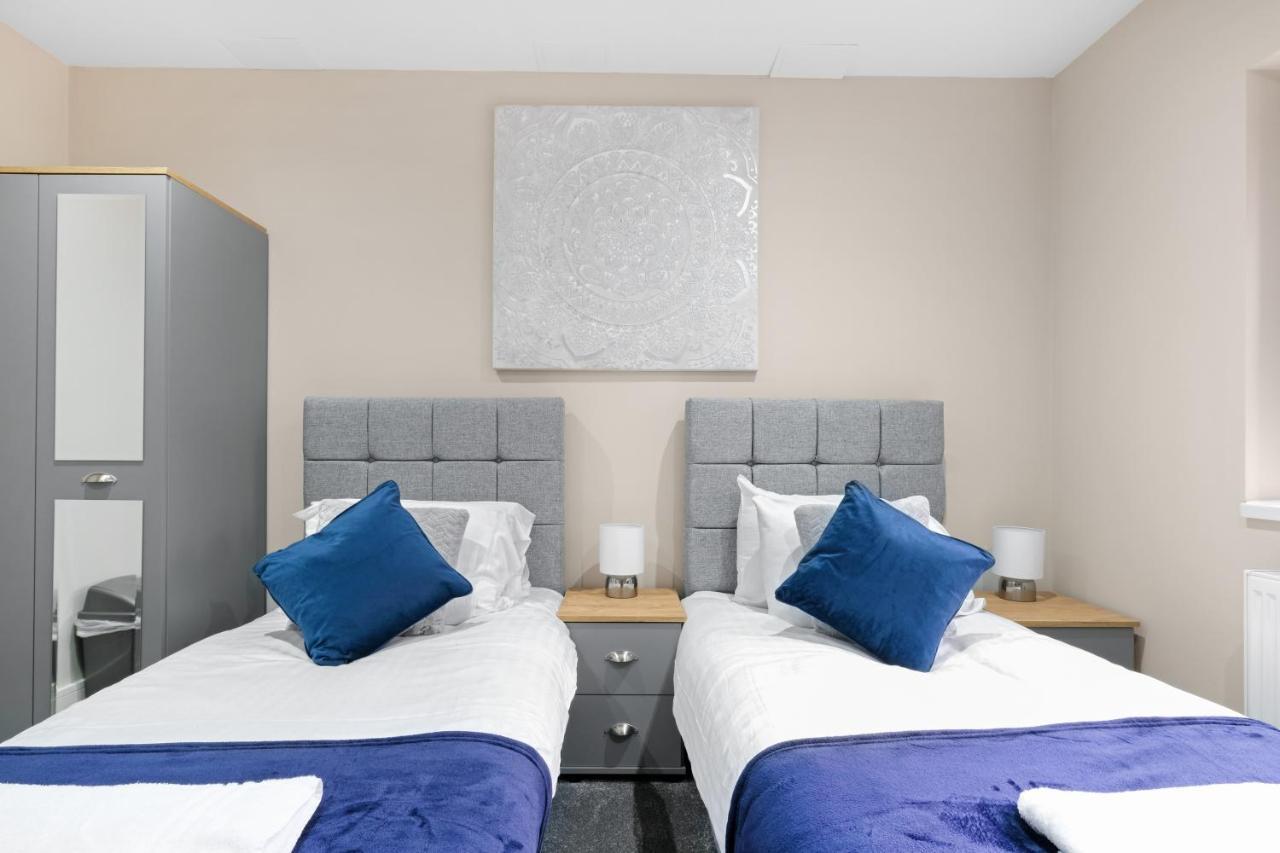 Crown Place 2 & 3 Bedroom Luxury Apts With Parking In Shepperton By 360Stays Bagian luar foto