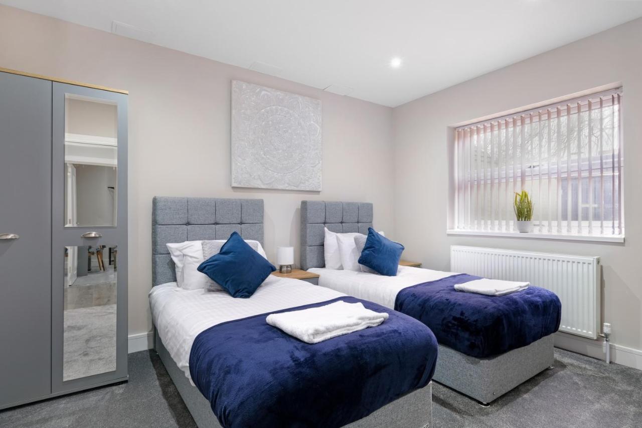 Crown Place 2 & 3 Bedroom Luxury Apts With Parking In Shepperton By 360Stays Bagian luar foto