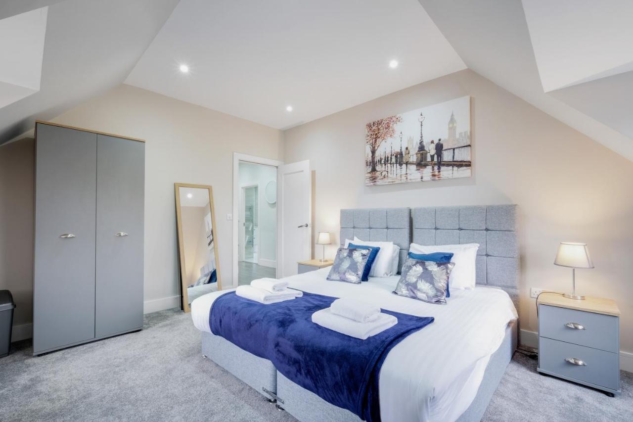 Crown Place 2 & 3 Bedroom Luxury Apts With Parking In Shepperton By 360Stays Bagian luar foto