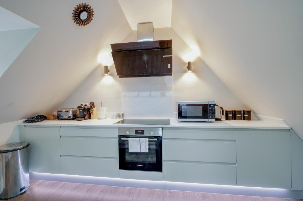 Crown Place 2 & 3 Bedroom Luxury Apts With Parking In Shepperton By 360Stays Bagian luar foto