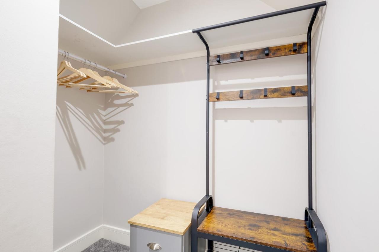 Crown Place 2 & 3 Bedroom Luxury Apts With Parking In Shepperton By 360Stays Bagian luar foto