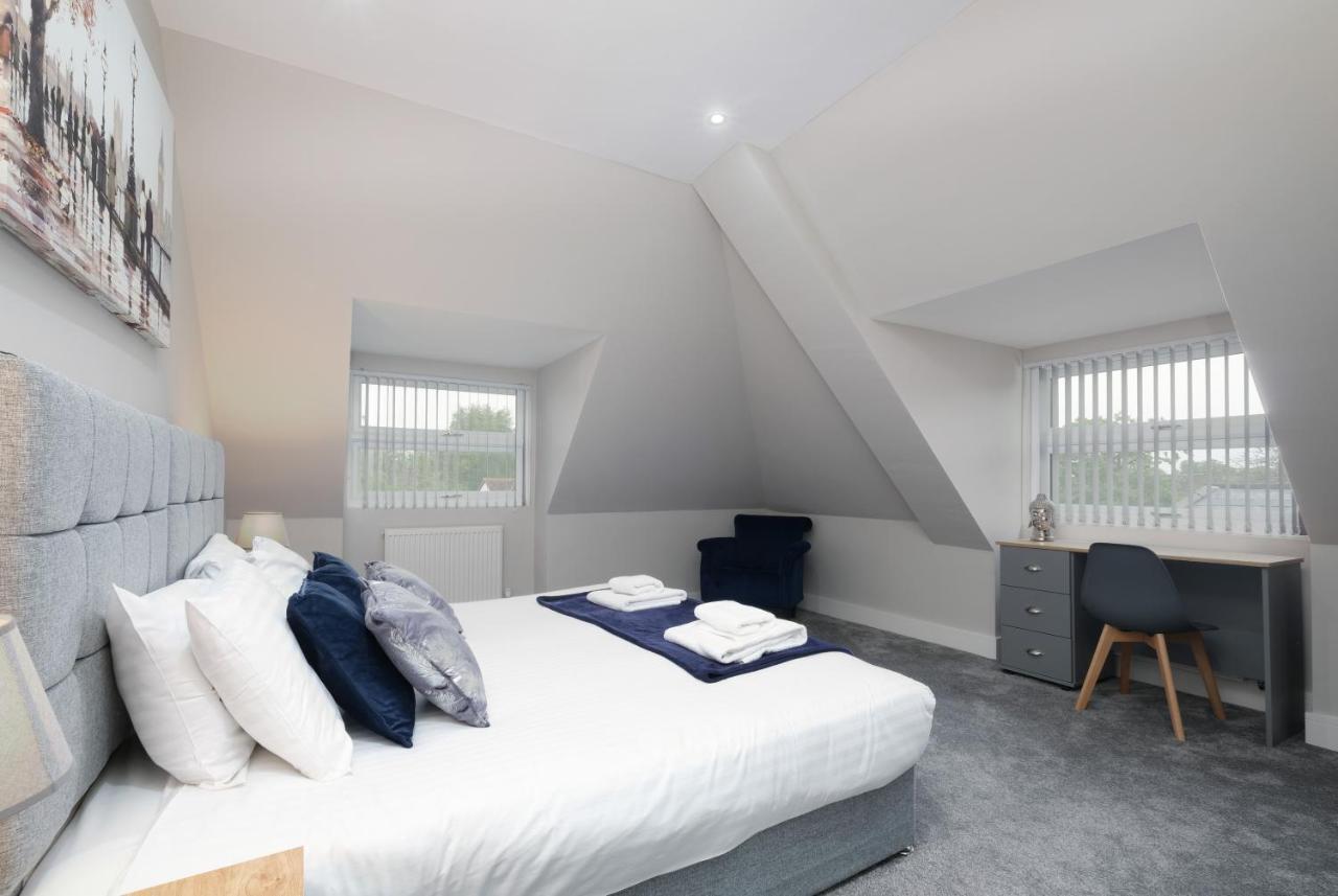 Crown Place 2 & 3 Bedroom Luxury Apts With Parking In Shepperton By 360Stays Bagian luar foto