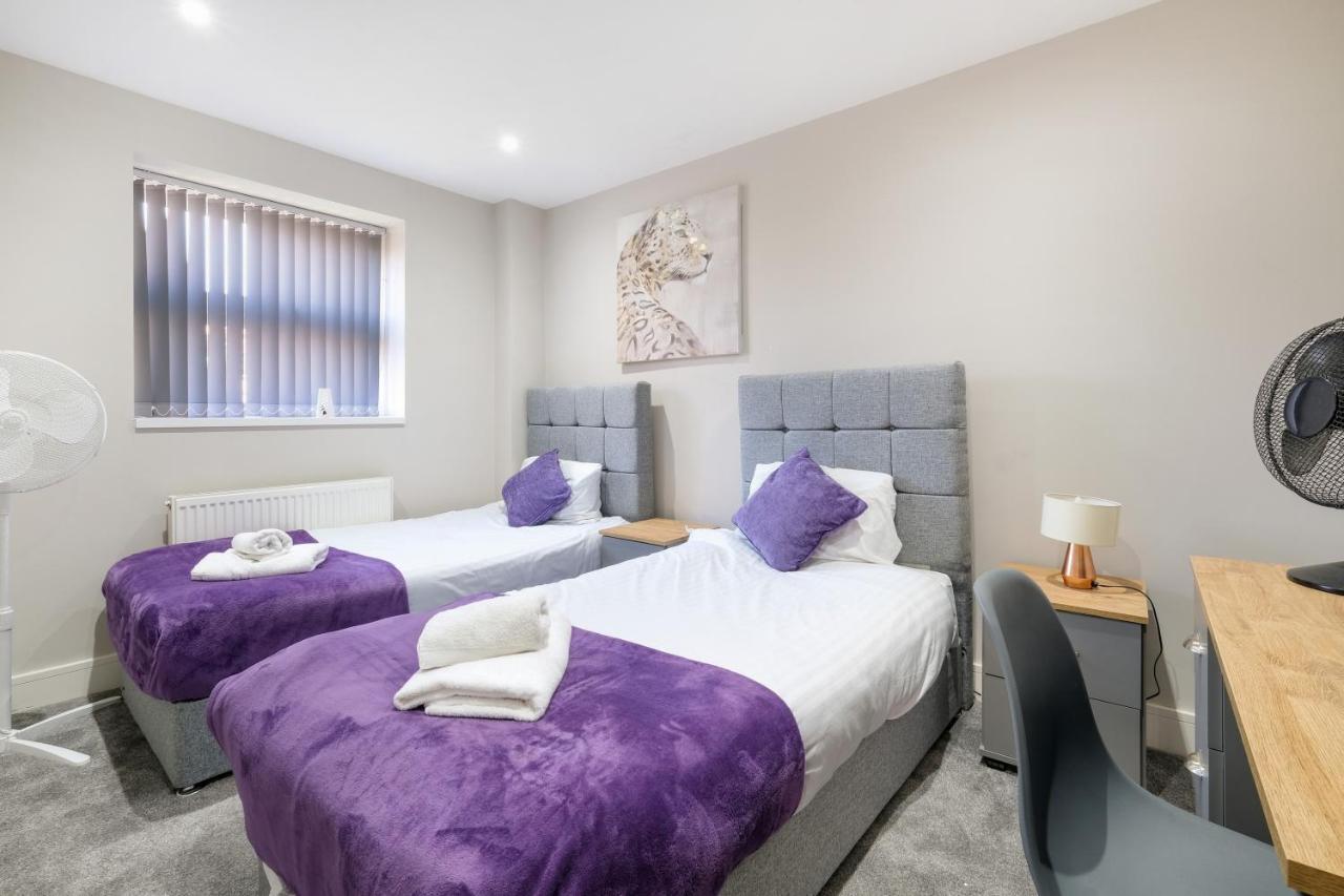 Crown Place 2 & 3 Bedroom Luxury Apts With Parking In Shepperton By 360Stays Bagian luar foto