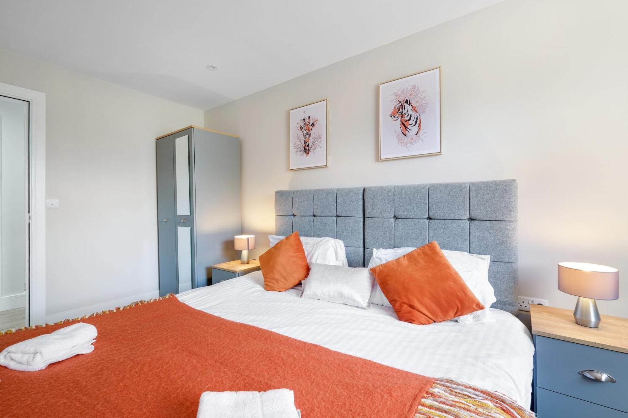 Crown Place 2 & 3 Bedroom Luxury Apts With Parking In Shepperton By 360Stays Bagian luar foto