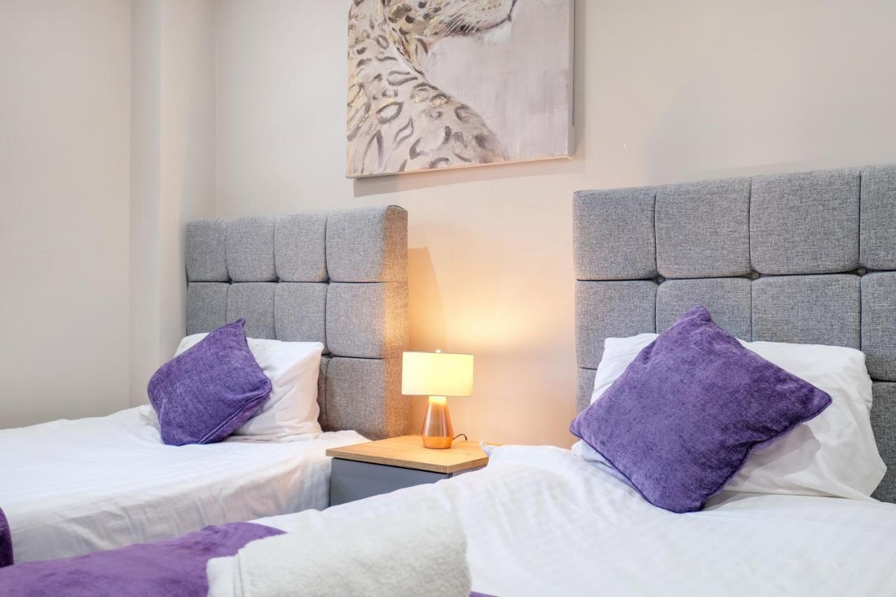 Crown Place 2 & 3 Bedroom Luxury Apts With Parking In Shepperton By 360Stays Bagian luar foto